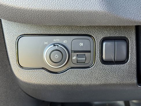 Used 2024 Mercedes-Benz Sprinter 2500 image 17