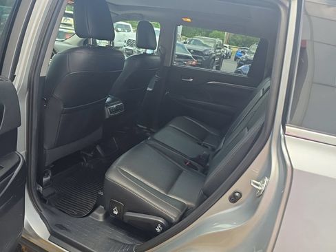Used 2019 Toyota Highlander Limited Platinum AWD/4WD image 13