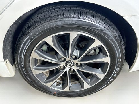 Used 2017 Toyota Avalon XLE Plus w/ All Weather Liner Package FWD image 11