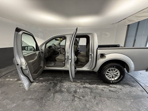 Used 2019 Nissan Frontier SV image 18