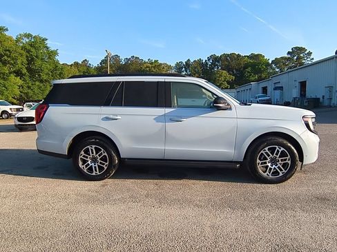 Used 2025 Ford Expedition Active AWD/4WD image 3