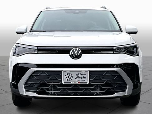 New 2026 Volkswagen Taos SE FWD image 3