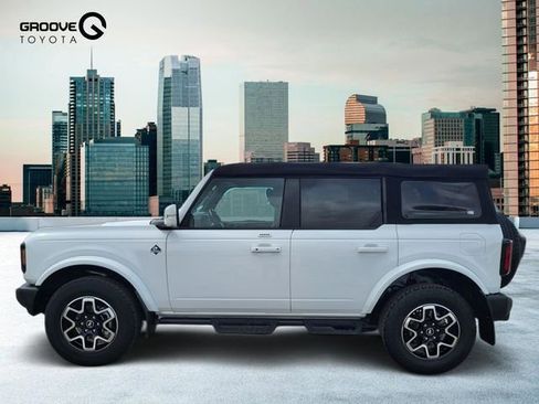 Used 2022 Ford Bronco Outer Banks image 2