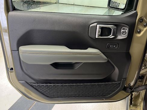 New 2026 Jeep Gladiator Mojave image 13