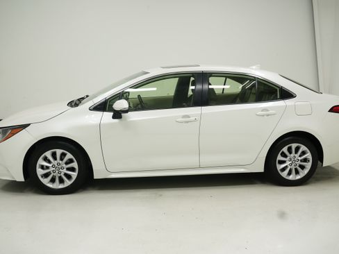 Used 2020 Toyota Corolla XLE FWD image 7