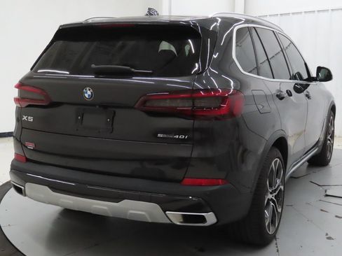 Used 2021 BMW X5 sDrive40i w/ Convenience Package RWD image 3