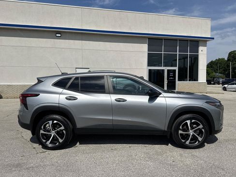 Used 2025 Chevrolet Trax RS w/ Driver Confidence Package FWD image 9