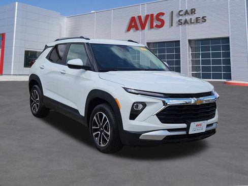 Used 2025 Chevrolet TrailBlazer LT AWD/4WD image 9