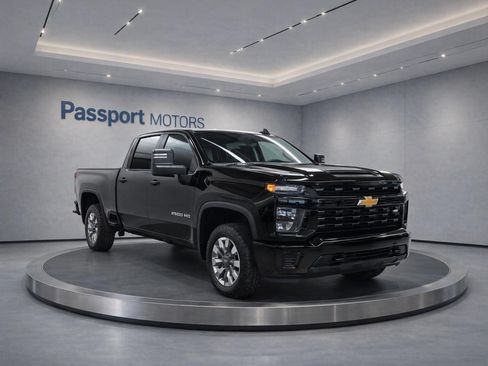 Used 2024 Chevrolet Silverado 2500 Custom w/ Custom Convenience Package AWD/4WD image 3