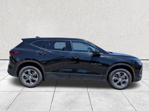 Used 2023 Chevrolet Blazer LT AWD/4WD image 2