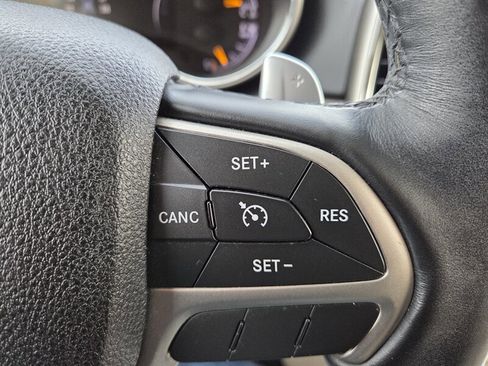 Used 2016 Jeep Grand Cherokee Limited image 16