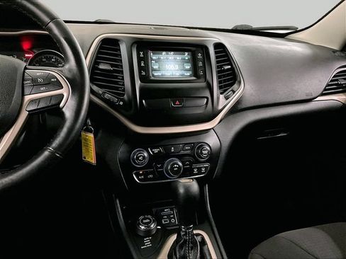 Used 2015 Jeep Cherokee Latitude AWD/4WD image 7