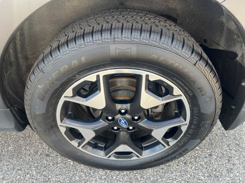 Used 2019 Subaru Crosstrek 2.0i Premium w/ Popular Package #2 AWD/4WD image 9