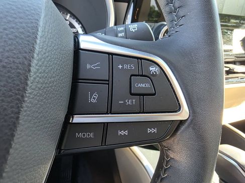 Used 2021 Toyota Highlander XLE AWD/4WD image 30