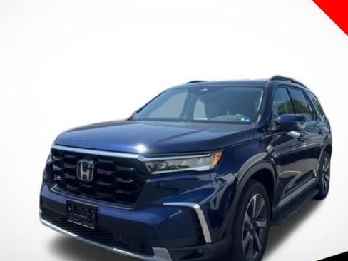 Used 2025 Honda Pilot Touring image 1