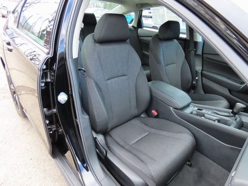 Used 2025 Honda Accord SE image 15