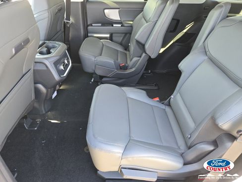 New 2026 Ford Expedition Active image 8