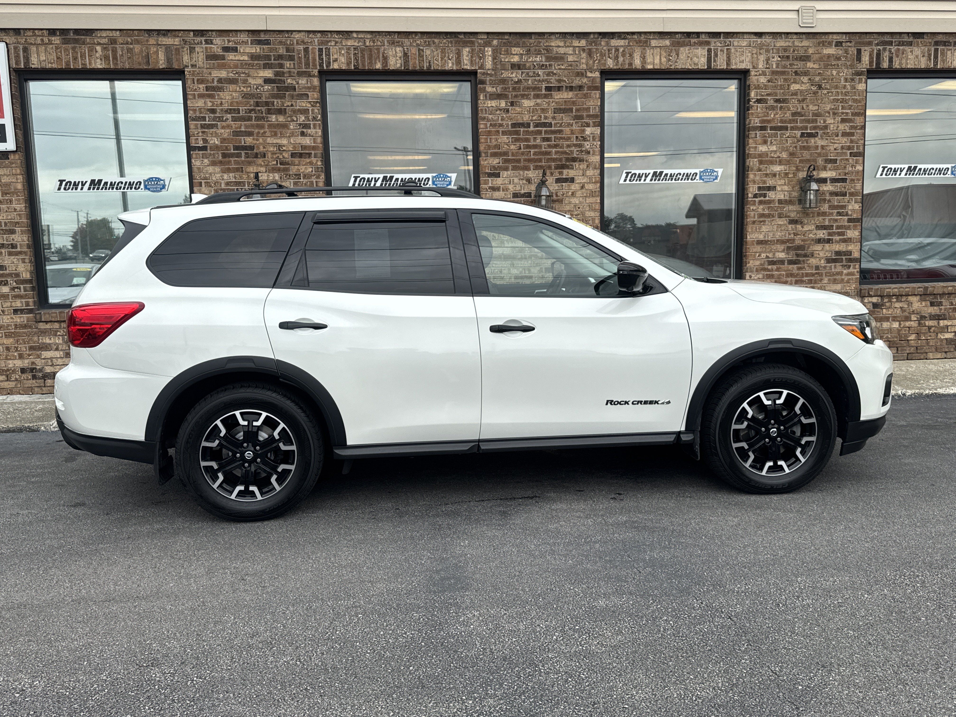 Used 2020 Nissan Pathfinder SL AWD/4WD image 6
