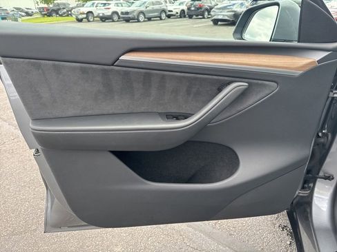Used 2025 Tesla Model Y Long Range RWD image 24