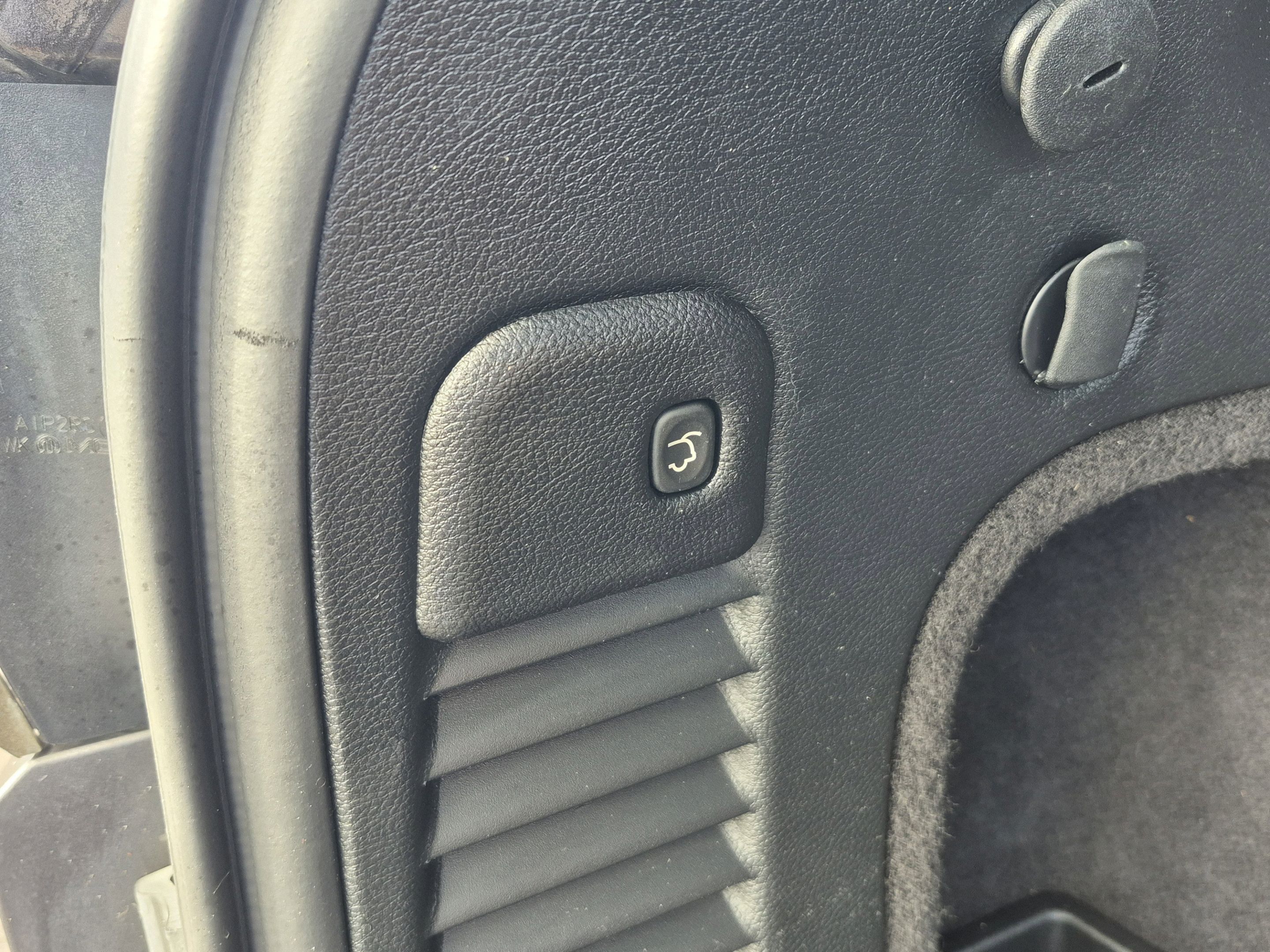 Used 2019 Jeep Grand Cherokee Altitude RWD image 10