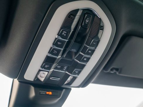 Used 2025 Porsche Macan image 21