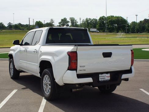 Used 2024 Toyota Tacoma SR5 AWD/4WD image 15