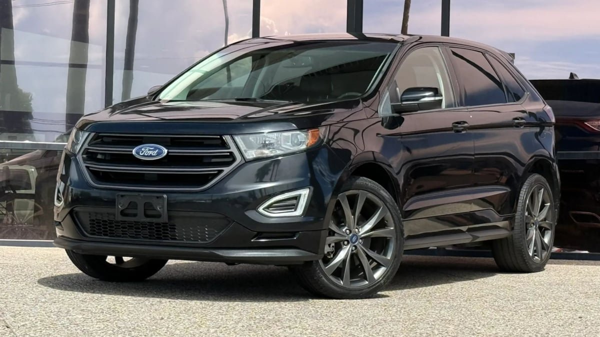 Used 2017 Ford Edge Sport w/ Technology Package AWD/4WD image 2