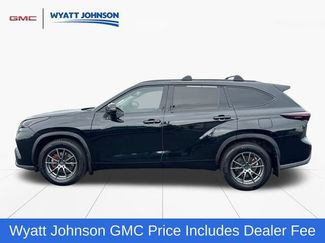Used 2021 Toyota Highlander XLE FWD video 2