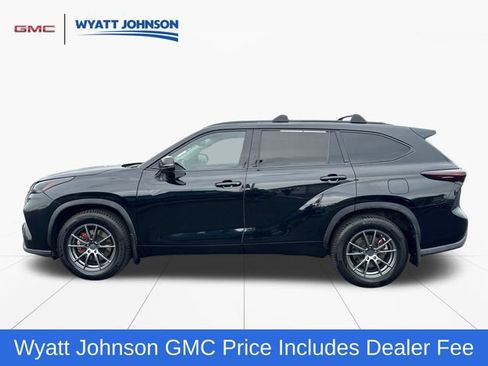 Used 2021 Toyota Highlander XLE FWD image 2