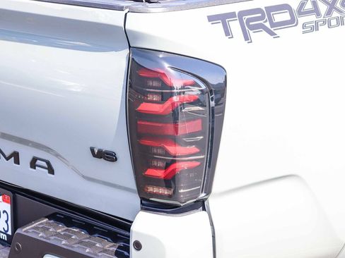 Used 2022 Toyota Tacoma TRD Sport w/ TRD Premium Sport Package AWD/4WD image 8