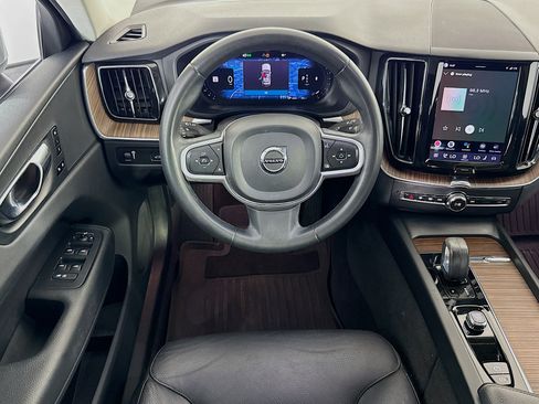 Used 2022 Volvo XC60 B5 Momentum w/ Advanced Package FWD image 16