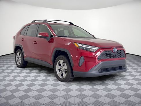 Used 2022 Toyota RAV4 XLE w/ Convenience Package AWD/4WD image 7