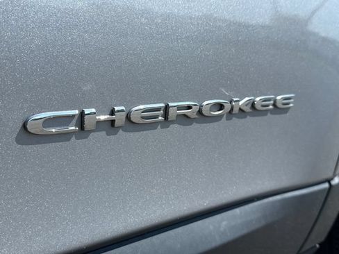Used 2014 Jeep Cherokee Latitude w/ Cold Weather Group AWD/4WD image 14