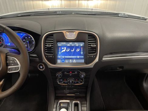 Used 2022 Chrysler 300 Touring AWD/4WD image 29
