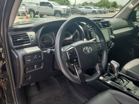 Used 2020 Toyota 4Runner TRD Off-Road Premium w/ Moonroof Package AWD/4WD image 10