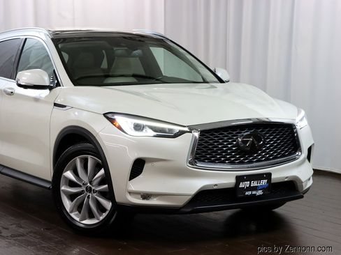 Used 2019 INFINITI QX50 Essential w/ Premium Heat Package image 2