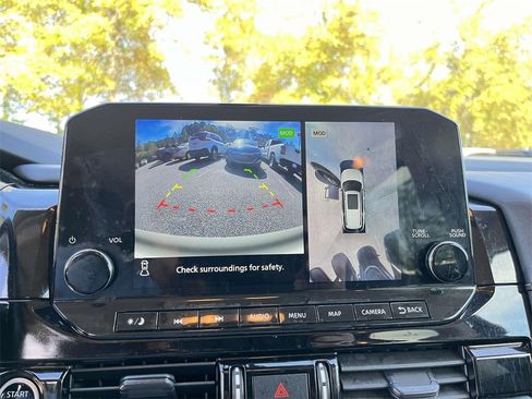 Used 2023 Nissan Pathfinder SL image 19