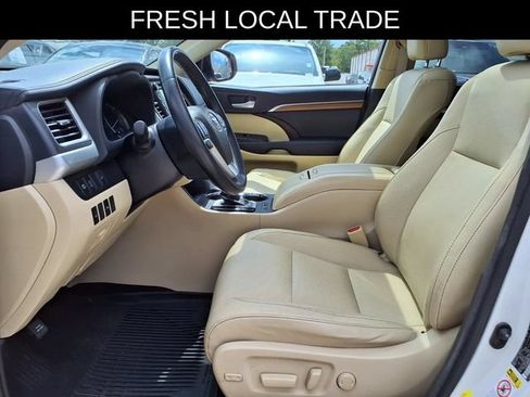 Used 2017 Toyota Highlander Limited FWD image 16