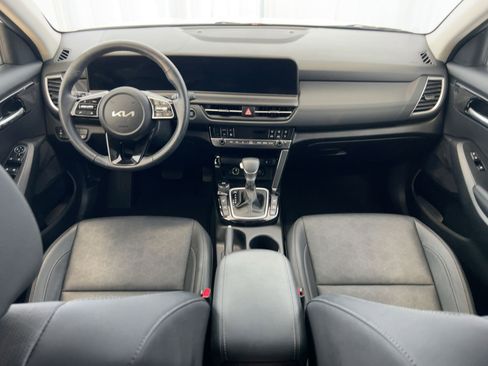 Used 2025 Kia Seltos EX w/ EX Sunroof Package image 17