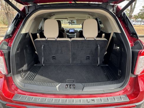 Used 2020 Ford Explorer XLT w/ Equipment Group 202A image 13