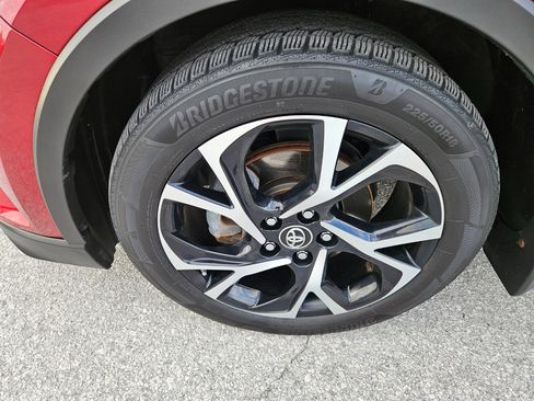 Used 2018 Toyota C-HR XLE image 10