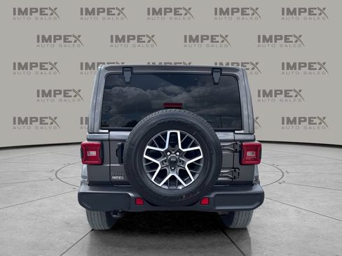 Used 2025 Jeep Wrangler Unlimited Sahara AWD/4WD image 4