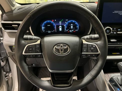 Used 2023 Toyota Highlander Limited image 17