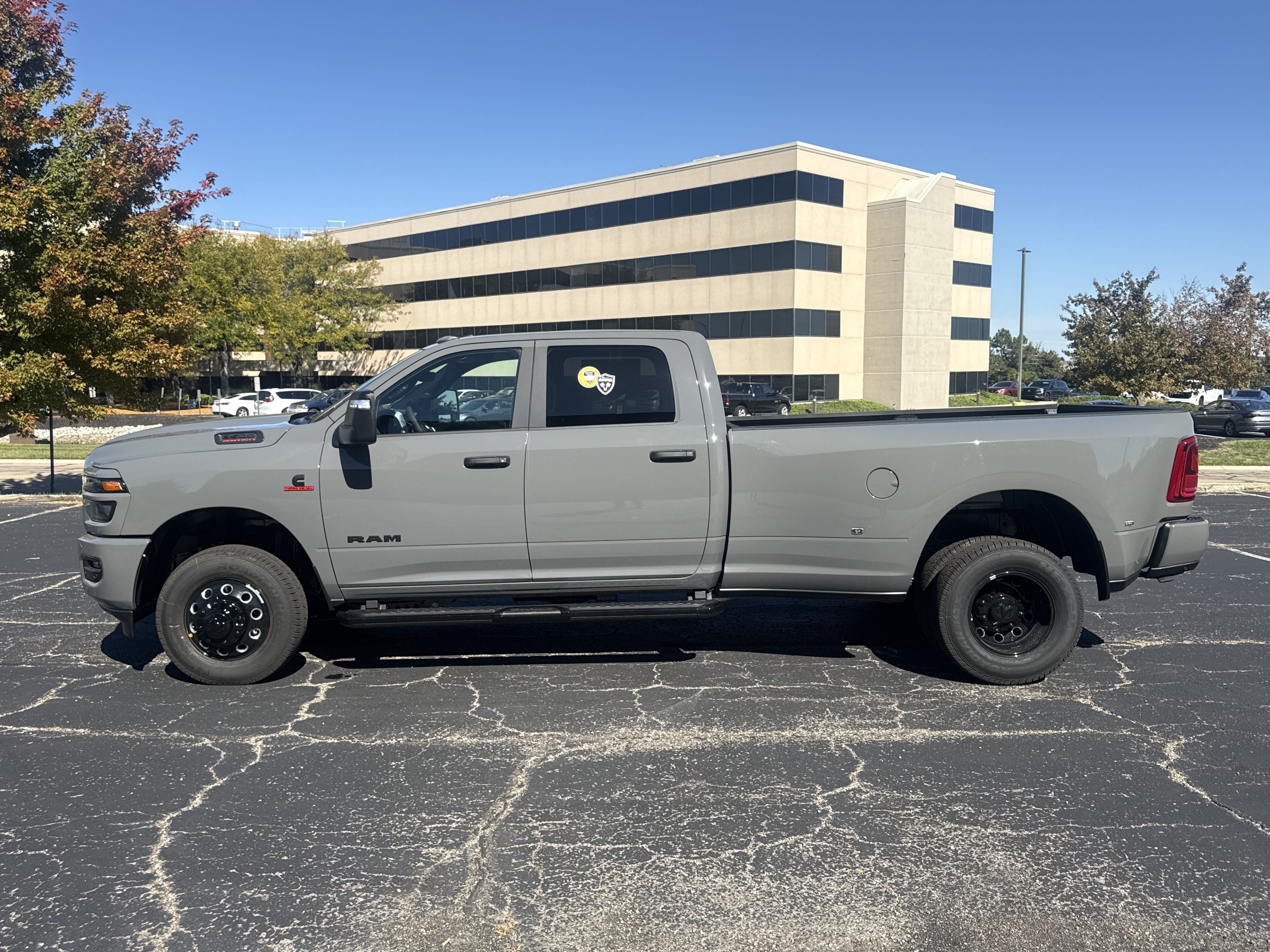 New 2027 RAM 3500 Big Horn AWD/4WD image 6