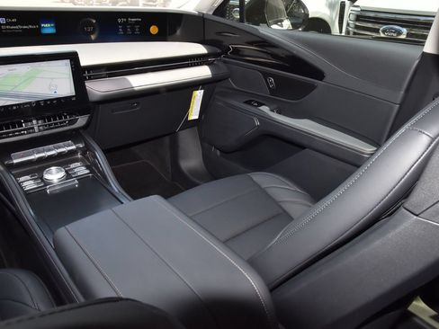 New 2026 Lincoln Nautilus Premier w/ Jet Appearance Package AWD/4WD image 17