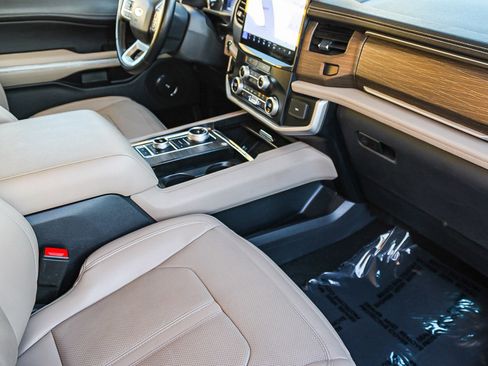 Used 2024 Ford Expedition Max Limited image 17