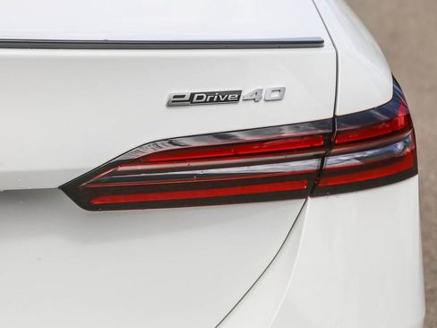 New 2026 BMW i5 eDrive40 w/ M Sport Package RWD image 7