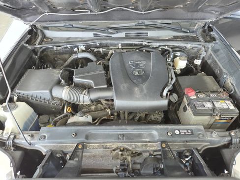 Used 2017 Toyota Tacoma SR5 AWD/4WD image 36