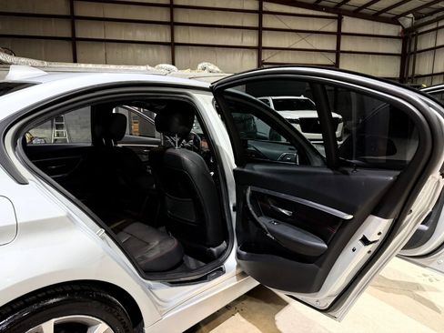 Used 2016 BMW 328i Sedan w/ Technology Package image 21