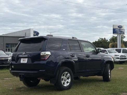 Used 2024 Toyota 4Runner SR5 AWD/4WD image 5